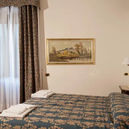 Vip Hotel 3*